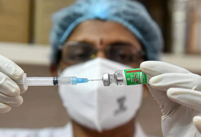 Bio-Manguinhos produz 900 mil doses de vacina contra covid-19 por dia