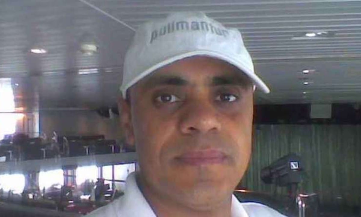 Bolsonaro pede a novo diretor da PF para reabrir caso Adélio Bispo