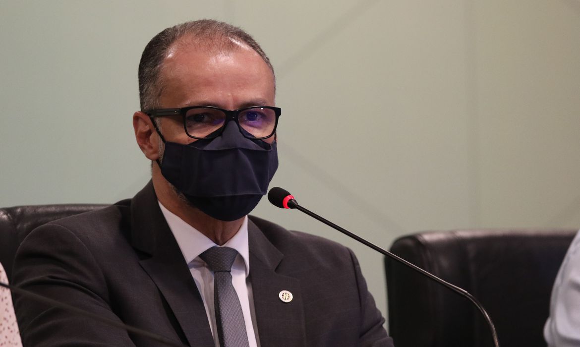 Covid-19 : 'Situação está longe do fim', diz presidente da Anvisa