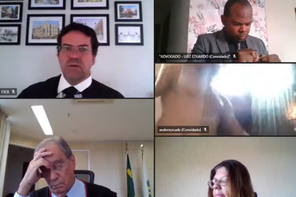 VÍDEO: Advogado aparece tomando banho durante sessão do Tribunal de Justiça