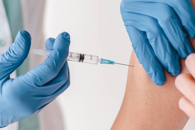 Quanto tempo dura a proteção das vacinas contra o novo coronavírus?