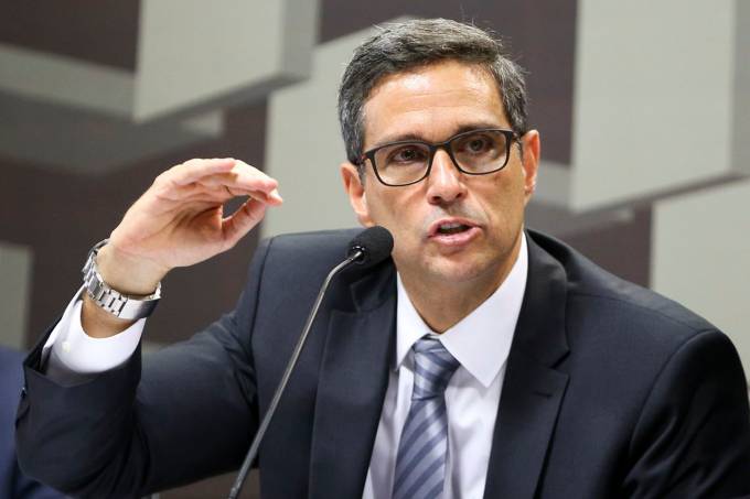 Presidente do BC alerta que inflação atingirá níveis altos no meio do ano