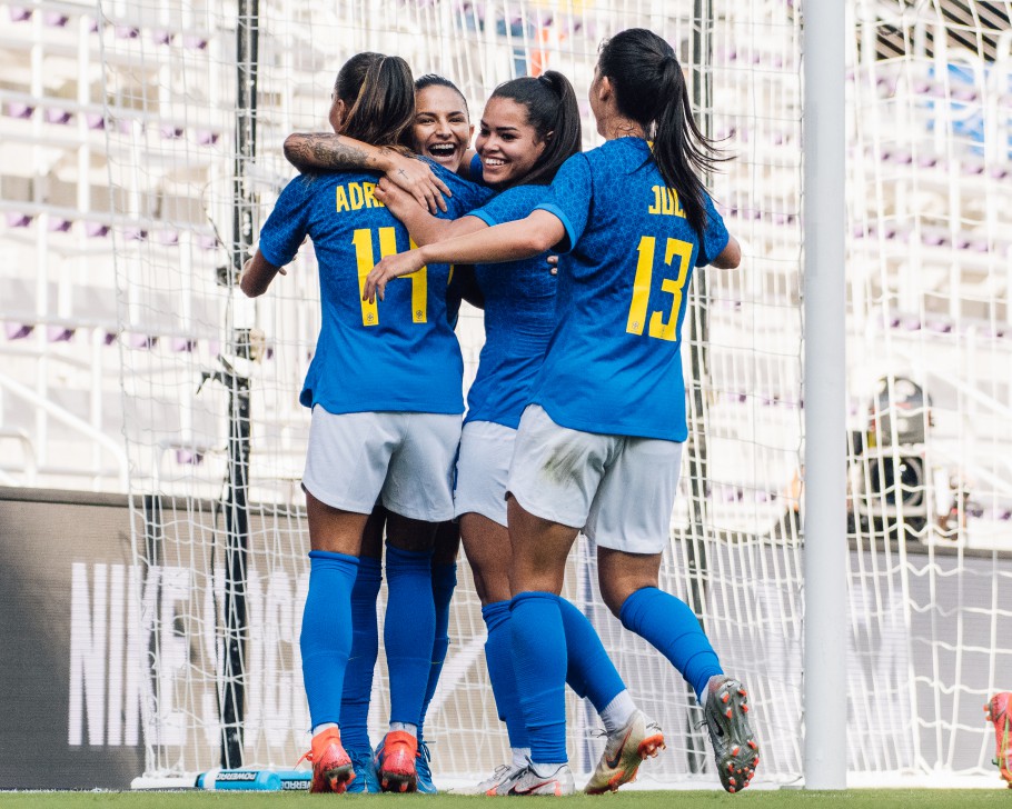 Seleção Feminina sobe mais uma posição no ranking da FIFA; confira