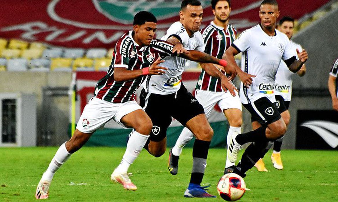 Fluminense vence Botafogo e se garante na semifinal do Carioca