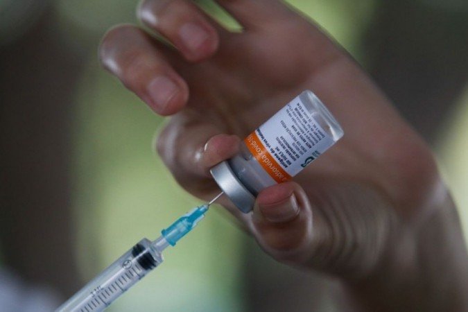 Pelo menos 16 mil pessoas tomaram doses trocadas de vacina contra Covid