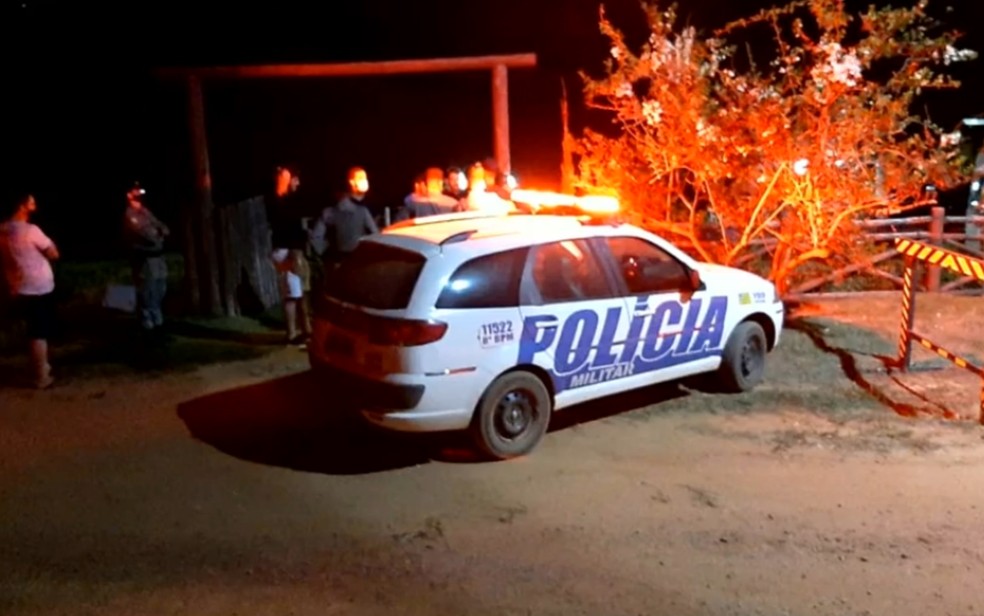 VÍDEO: Fiscalização encerra festa clandestina com famosos