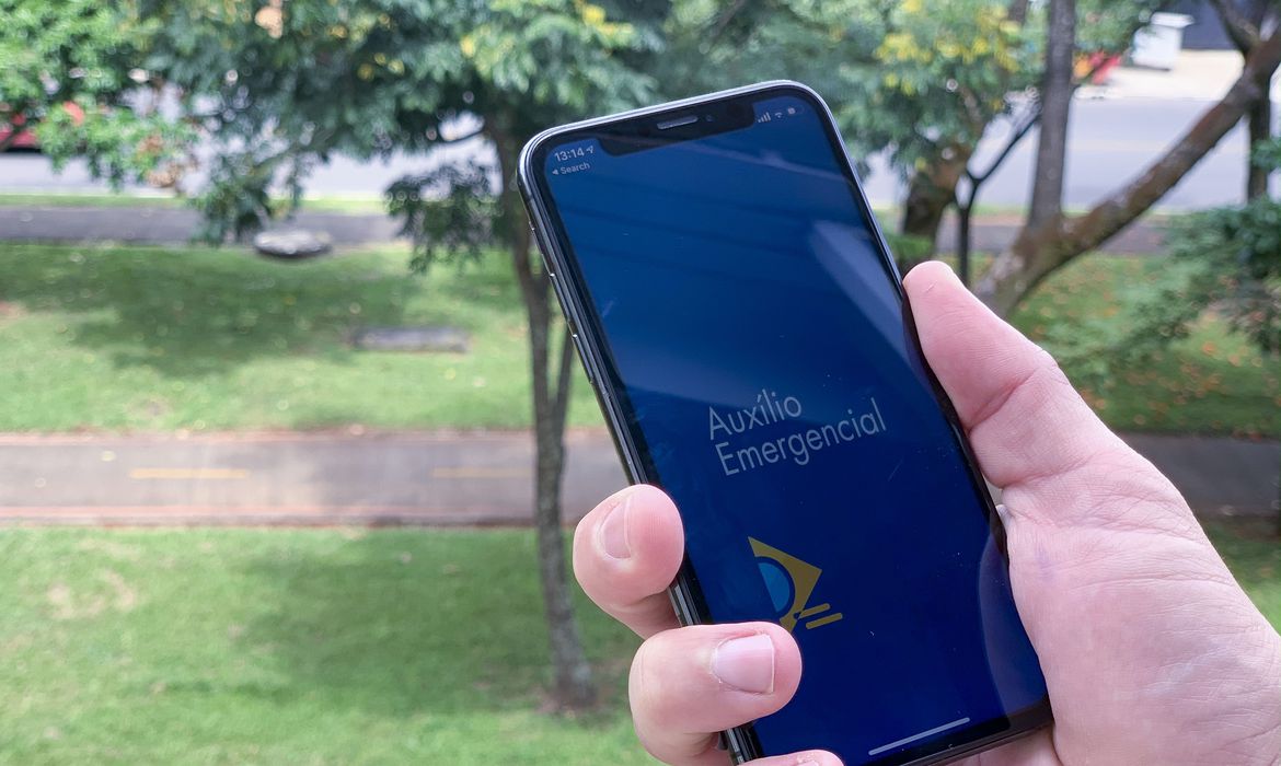 Caixa paga hoje mais uma rodada do auxílio emergencial a nascidos em outubro