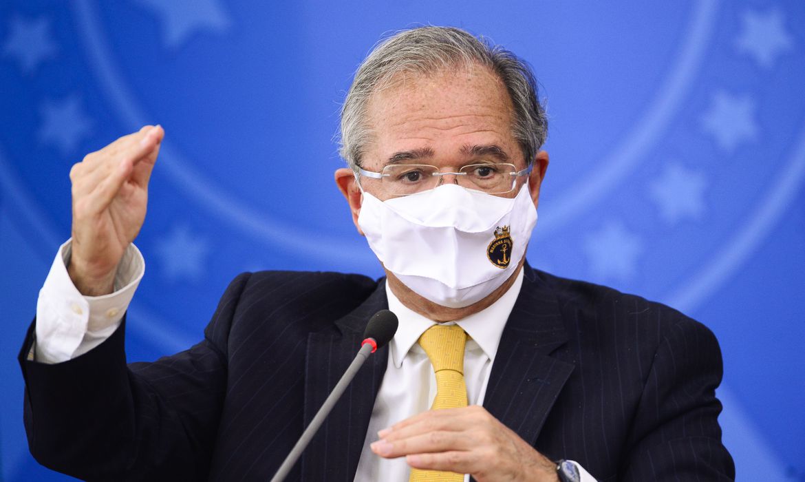 Guedes anuncia novo programa para trabalhadores informais