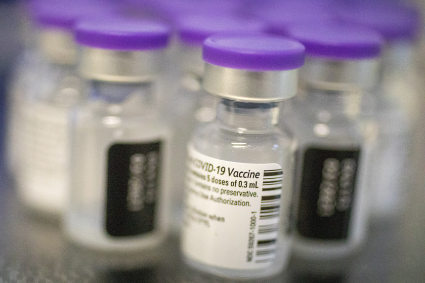Primeiro lote de vacinas da Pfizer chega amanhã ao Brasil