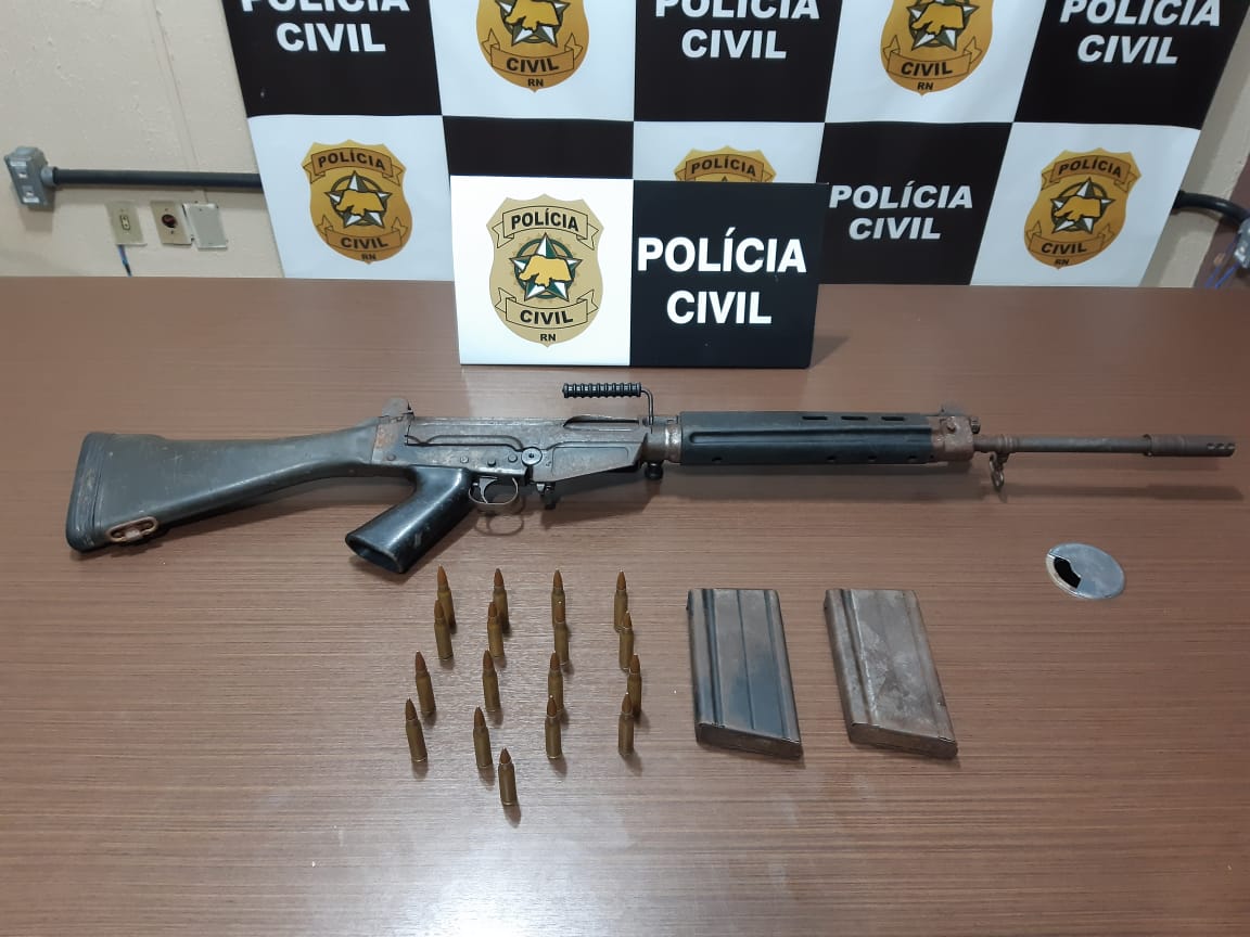 Polícia Civil prende suspeitos e apreende fuzil argentino em Macaíba