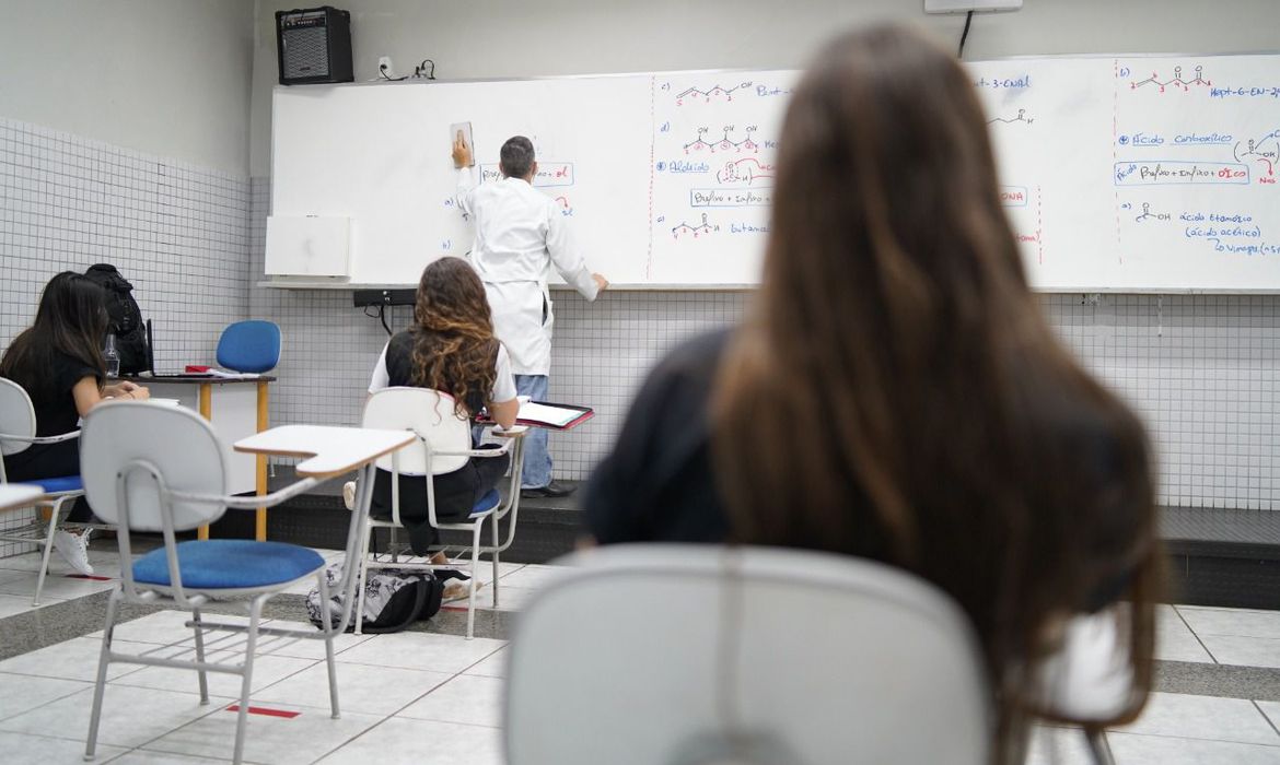 Escolas particulares perdem um terço das matrículas na pandemia