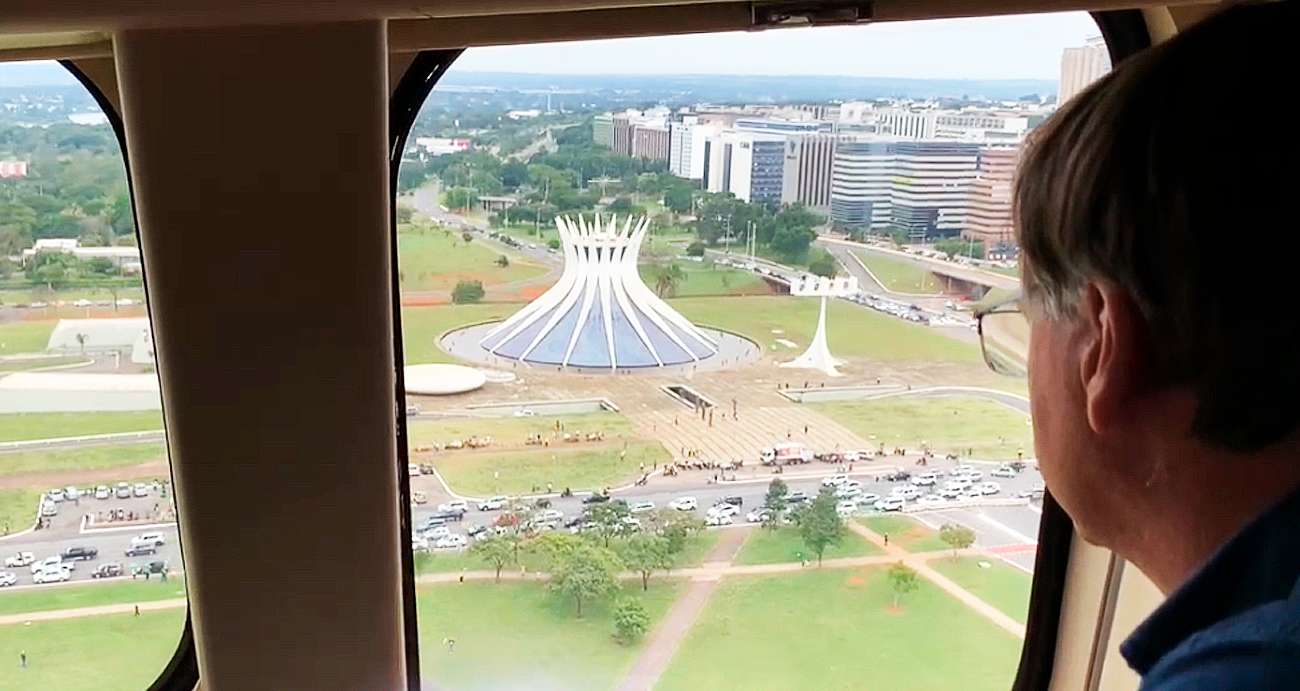 Apoiadores de Bolsonaro vão às ruas em 11 Estados e DF; veja imagens