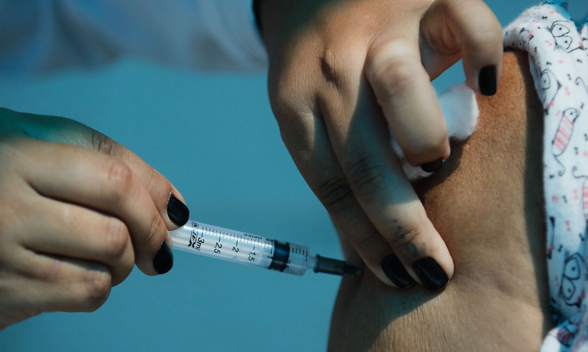 Brasil supera a marca de 50 milhões de doses e já empata com o Reino Unido