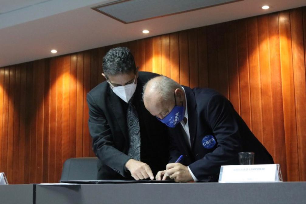 INSS e CPBA assinam protocolo para ampliar direitos dos pescadores