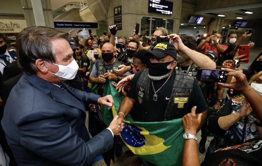 Bolsonaro lidera todos os cenários para presidente; veja pesquisa