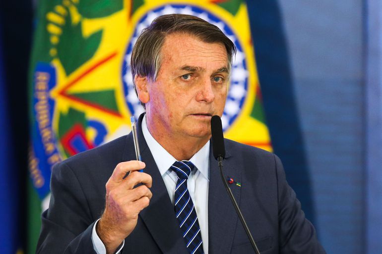 “Aquele curral cheio de esterco”, dispara Bolsonaro sobre a Globo
