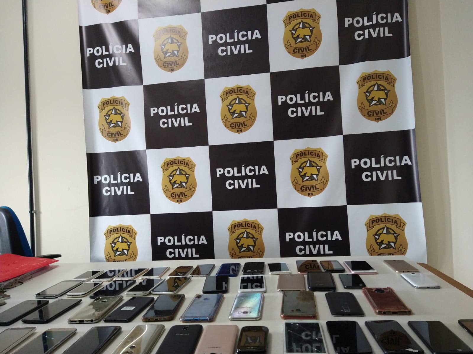 Polícia Civil recupera mais de 50 celulares furtados