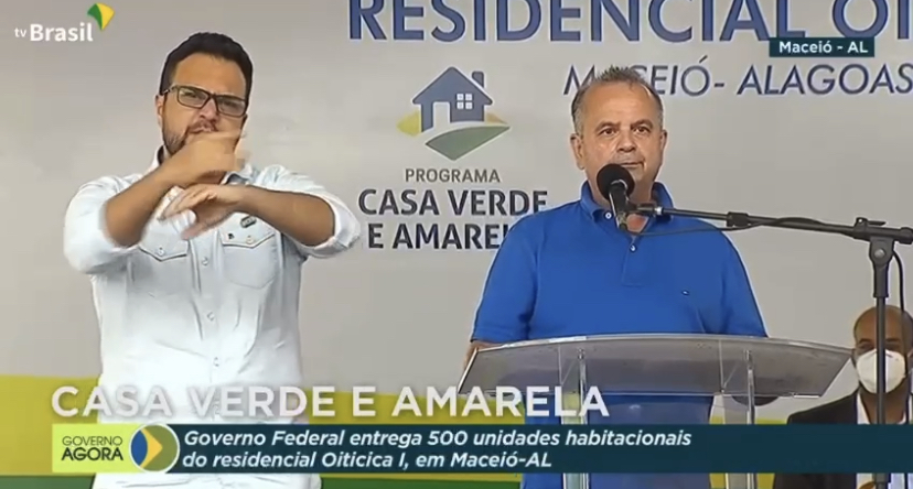 Ao lado de Bolsonaro, Rogério Marinho discursa ao som de “Renan vagabundo”