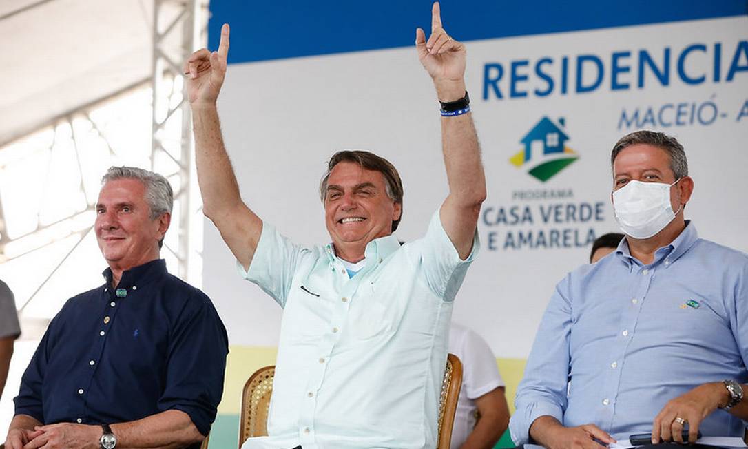 Bolsonaro chama Renan Calheiros de "picareta" e "vagabundo" em Alagoas