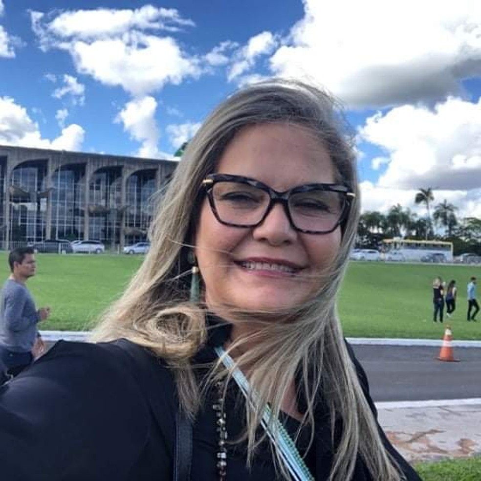 Jornalista que perdeu filha para a Covid morre com a doença 2 semanas depois
