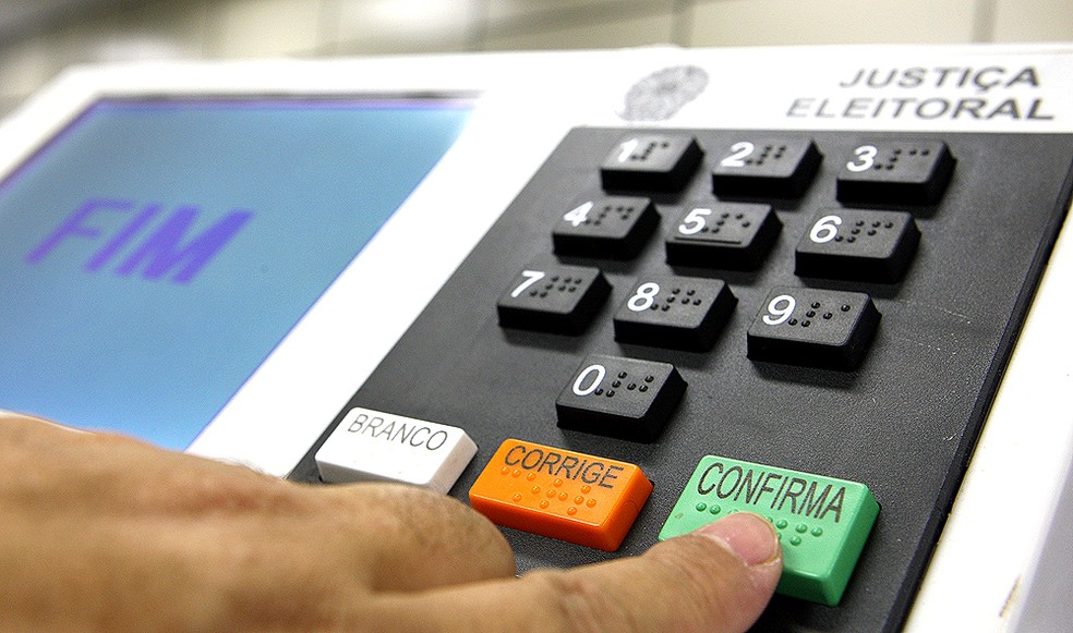 Só o Brasil mantém votação com urnas eletrônica e sem voto impresso