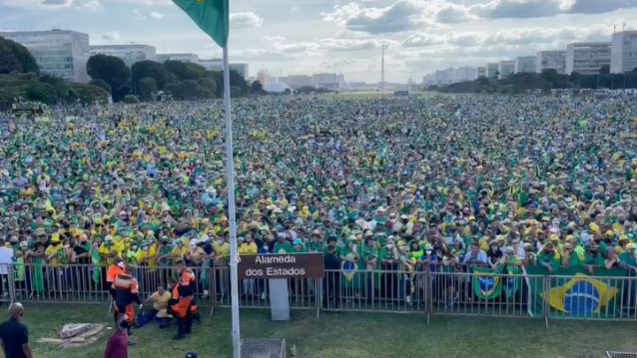 VÍDEO: Multidão lota Esplanada dos Ministérios em ato a favor de Bolsonaro