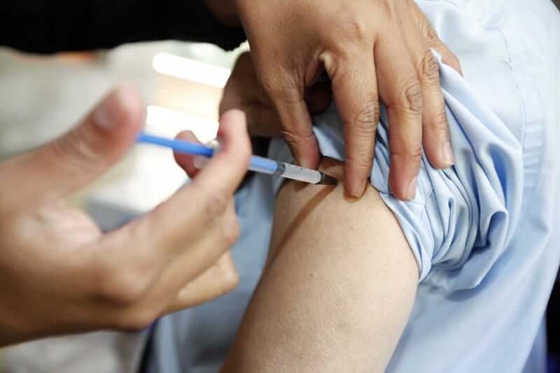 Relatório do TCE aponta para vacinação de pessoas mortas em 104 cidades
