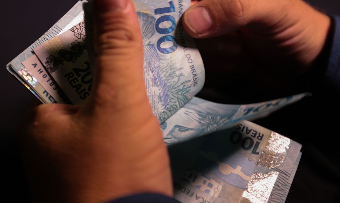 Veja quanto os brasileiros já pagaram em impostos este ano