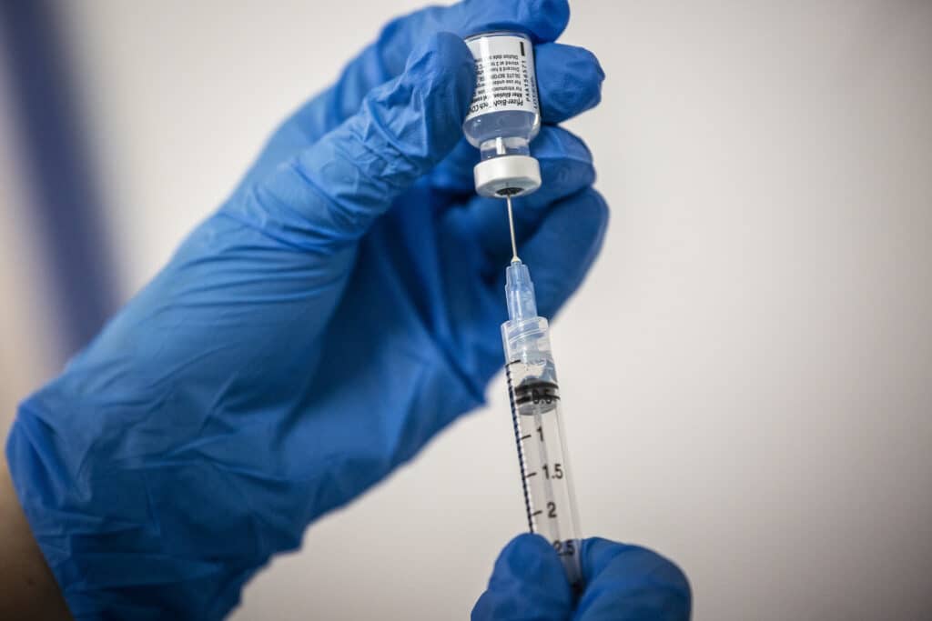 Pfizer entrega mais 629 mil doses da vacina contra a covid-19