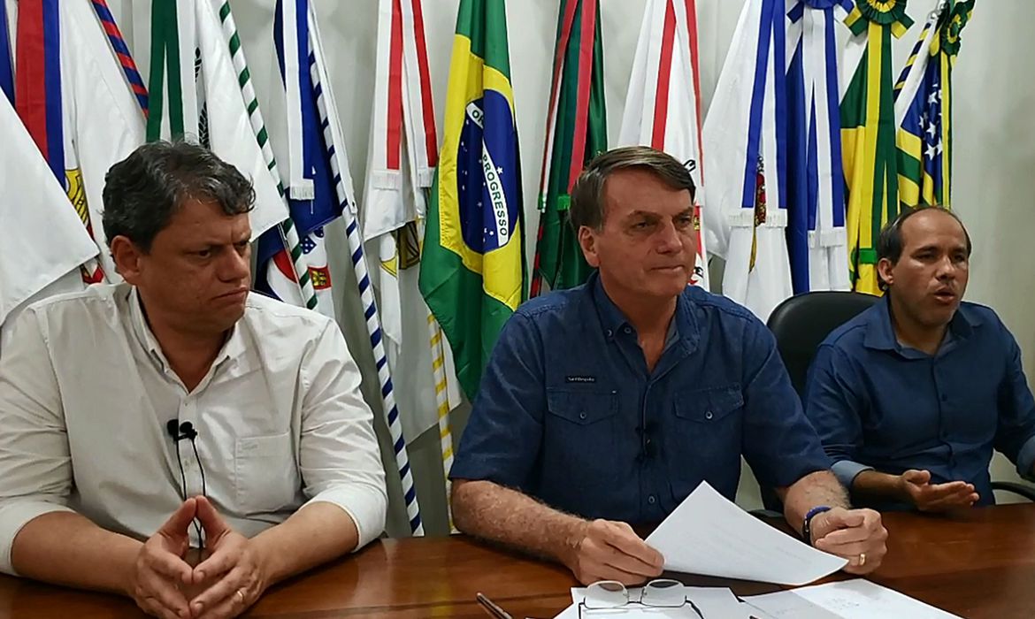 Bolsonaro ameaça acionar STF por proposta que muda ICMS sobre combustíveis