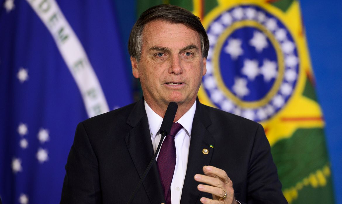 Bolsonaro chama Lula de “bandido que não tem um dedo”
