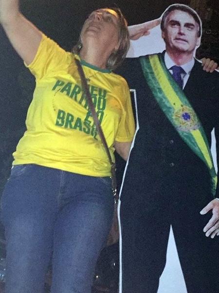 Irmã de Bolsonaro é internada com suspeita de covid
