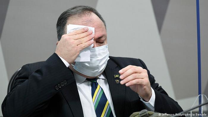 Pazuello fere regimento do Exército em ato com Bolsonaro e poderá ser punido