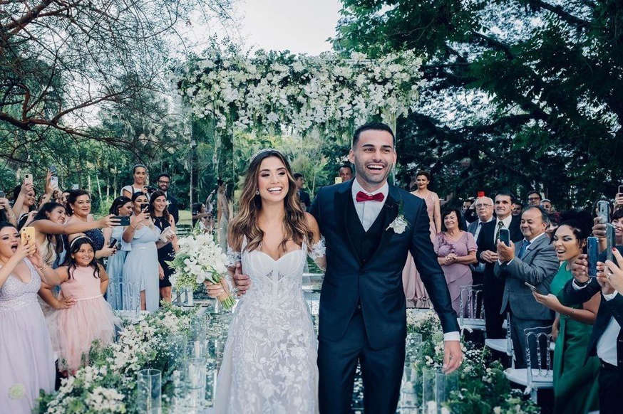 Jogador do Flamengo e cantora gospel se separam após 2 meses de casamento