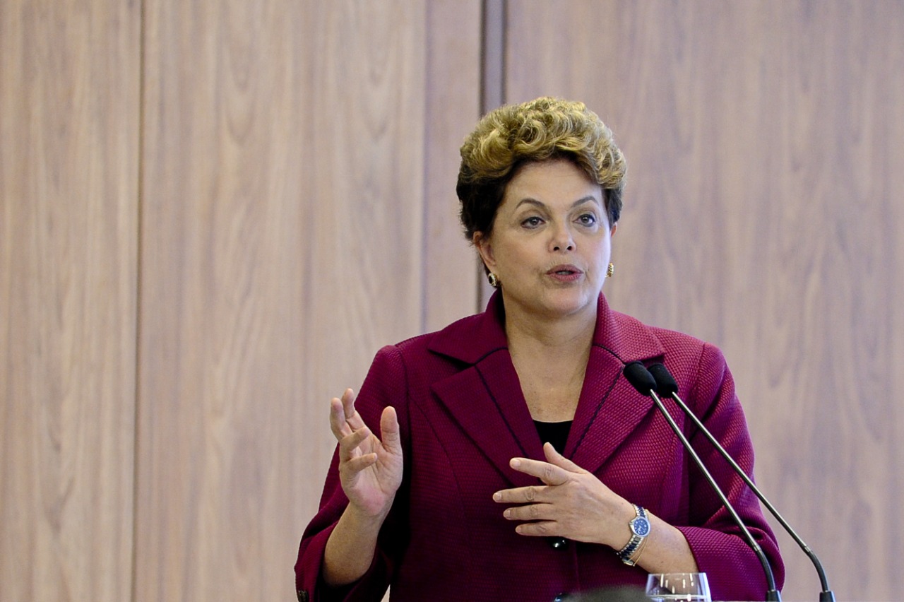 Ex-presidente Dilma Rousseff é internada após mal-estar