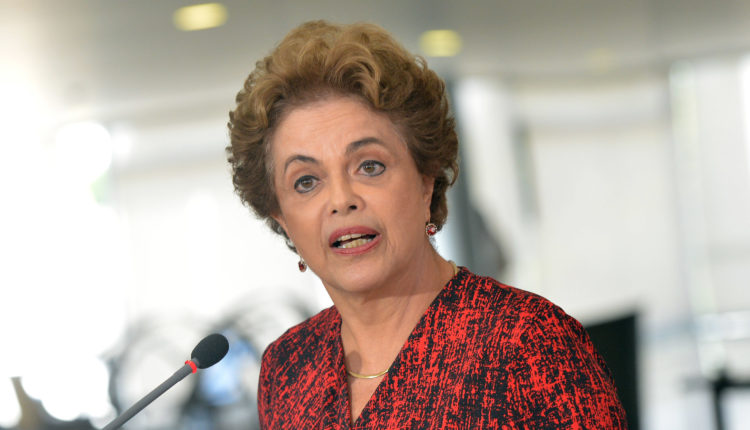 Após ser internada em Porto Alegre, Dilma Rousseff recebe alta