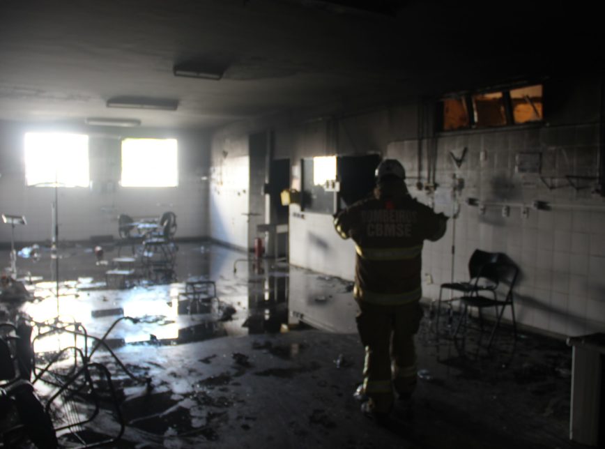 Prefeitura confirma 4 mortos após incêndio em hospital de Aracaju