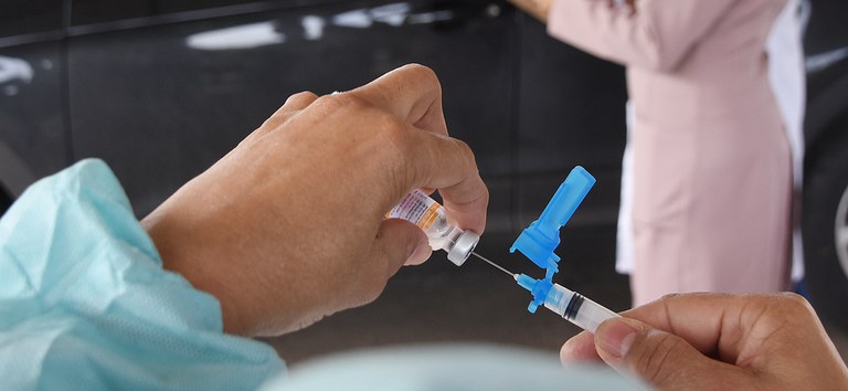 Saúde anuncia vacinação da população entre 18 e 59 anos junto com prioritários