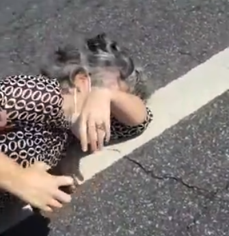 VÍDEO: PM joga gás de pimenta em vereadora durante protesto no Recife