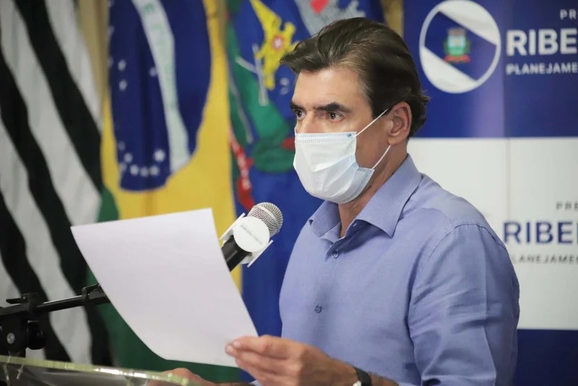 Covid: prefeito é flagrado em resort após fechar cidade