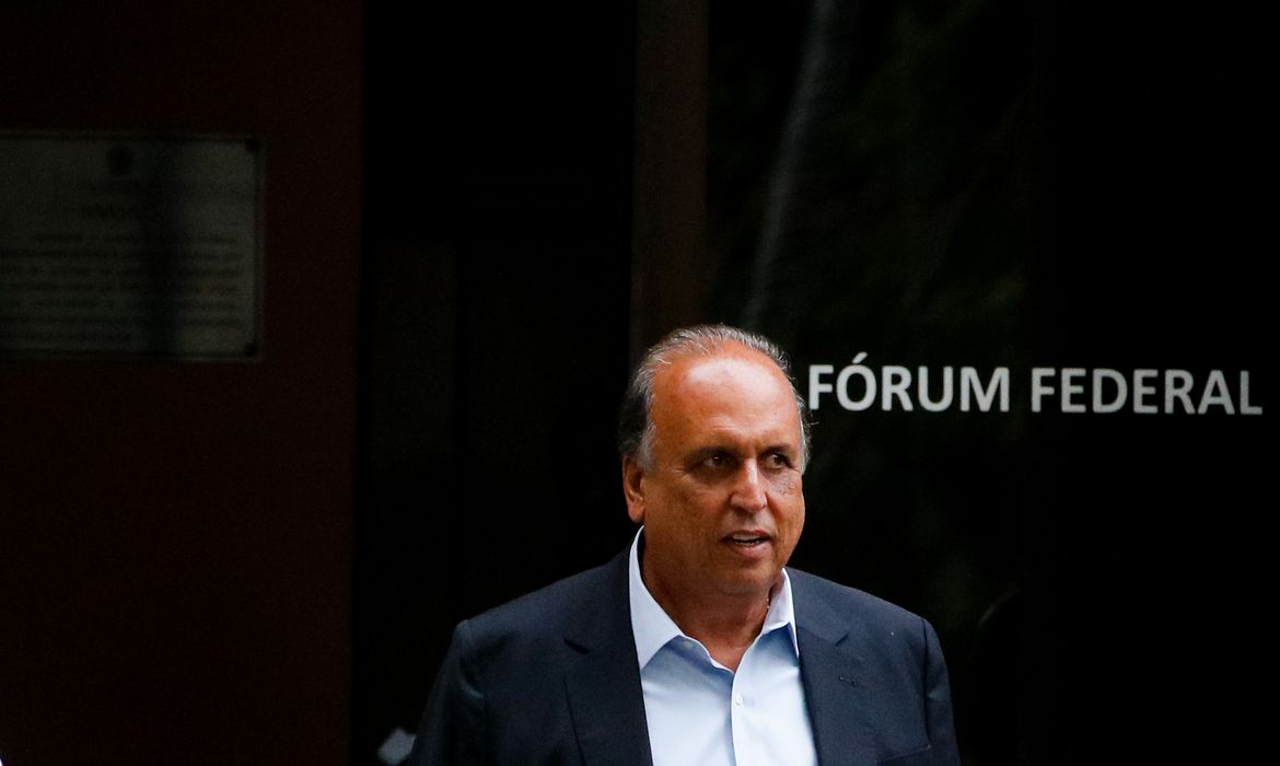 Ex-governador é condenado a quase 100 anos de prisão por corrupção
