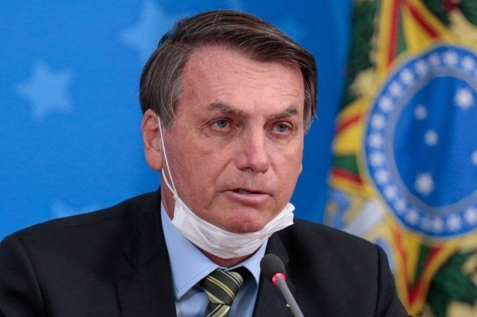 Bolsonaro diz que TCU tem relatório que põe em dúvida 50% das mortes por covid