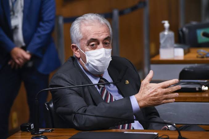 Ministro da Saúde e senador discutem durante CPI da covid; assista