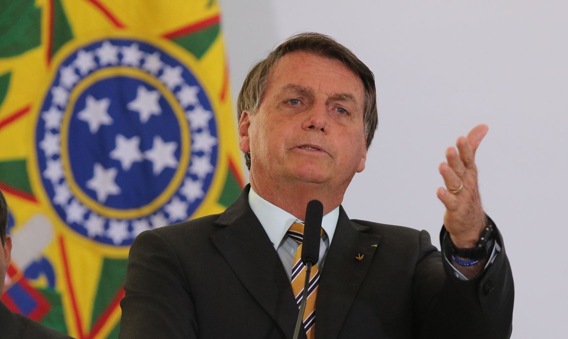Bolsonaro recua e diz que palavra final sobre uso de máscaras não cabe a ele