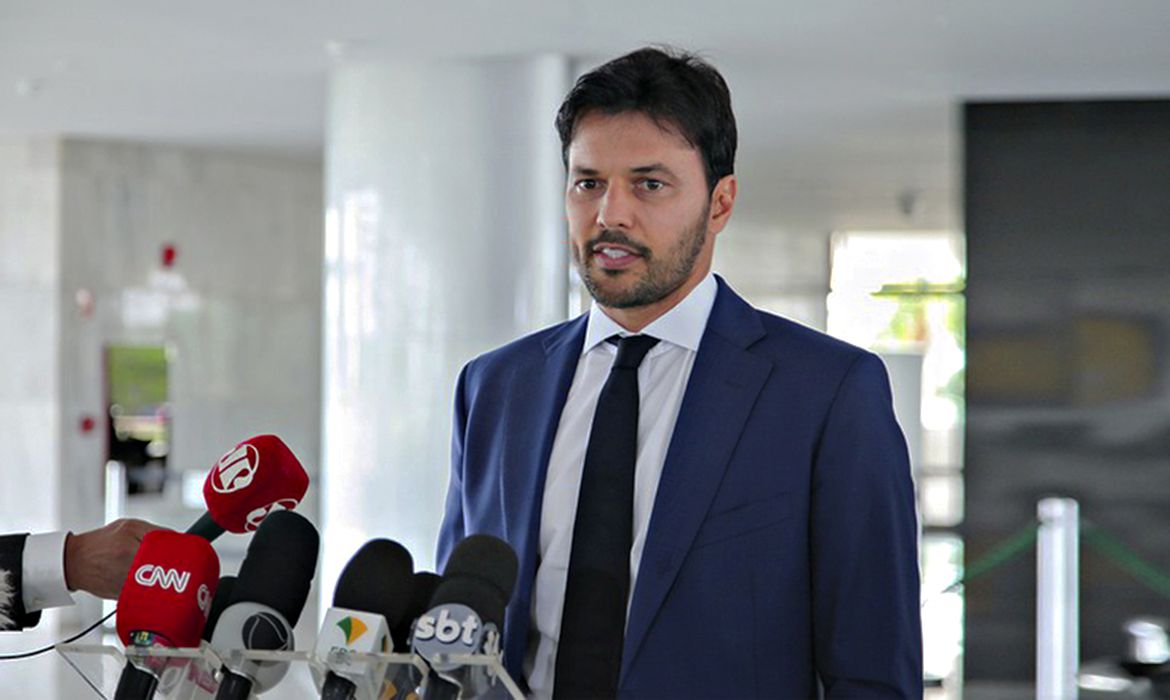 Ministro potiguar diz que brasileiros estão 'serelepes' com ritmo da vacinação