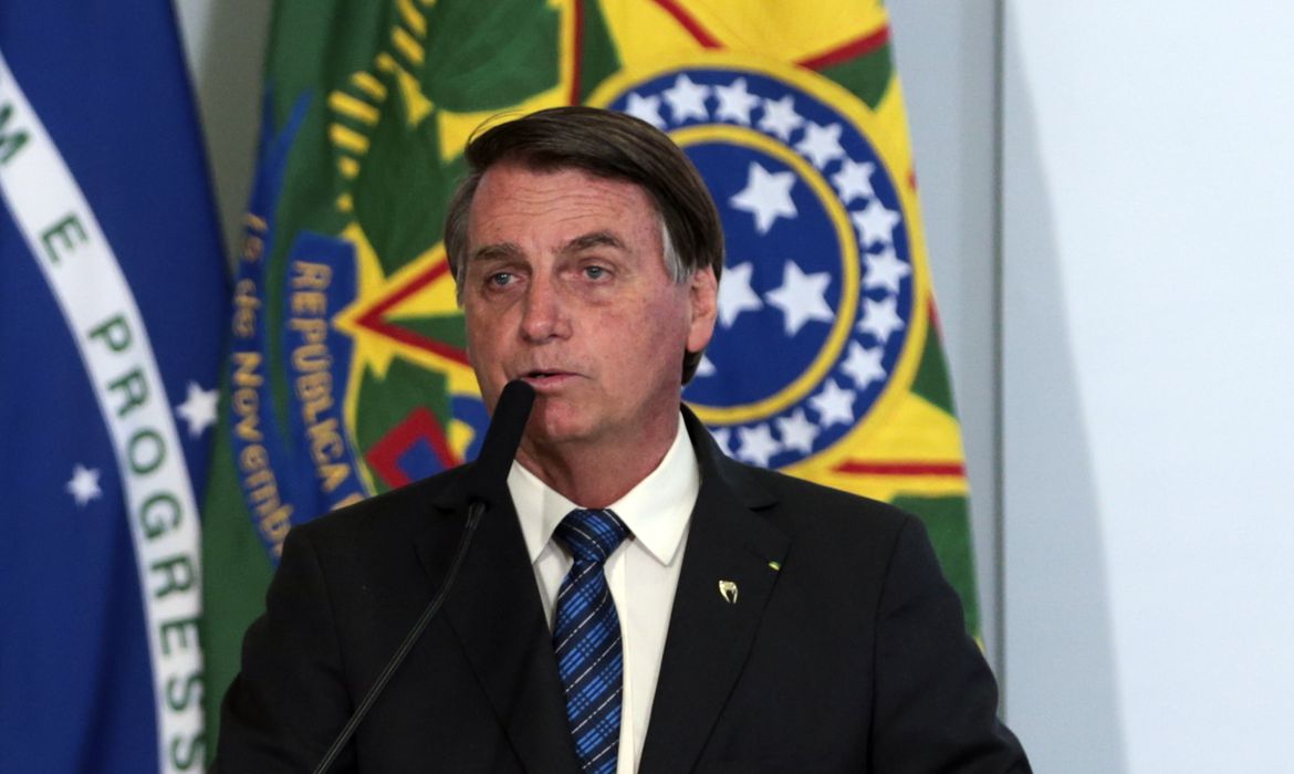 Bolsonaro surpreende e anuncia aumento de 50% no Bolsa Família; veja novo valor