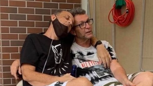 VÍDEO: Apresentador e ex-jogador chora ao falar da morte do irmão: 'foi um guerreiro'