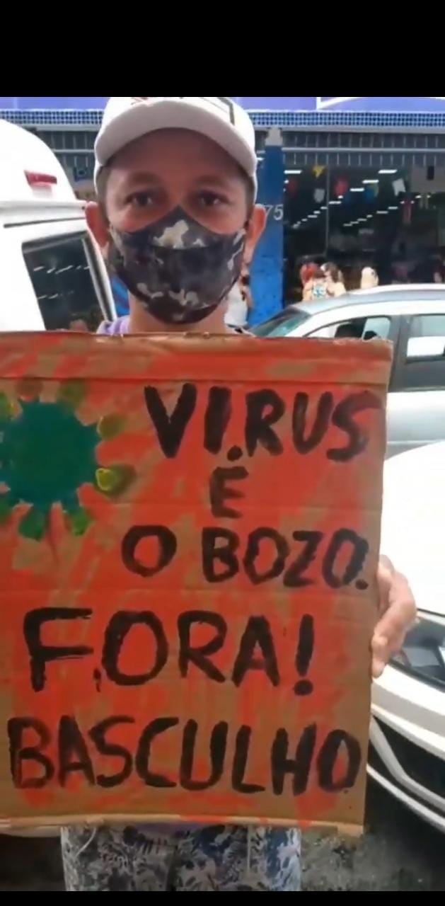 VÍDEO: Manifestante ganha R$ 20 por hora para segurar a placa “Fora Bozo”
