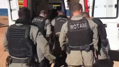 VÍDEO: Policiais colocam Lázaro em ambulância e comemoram captura