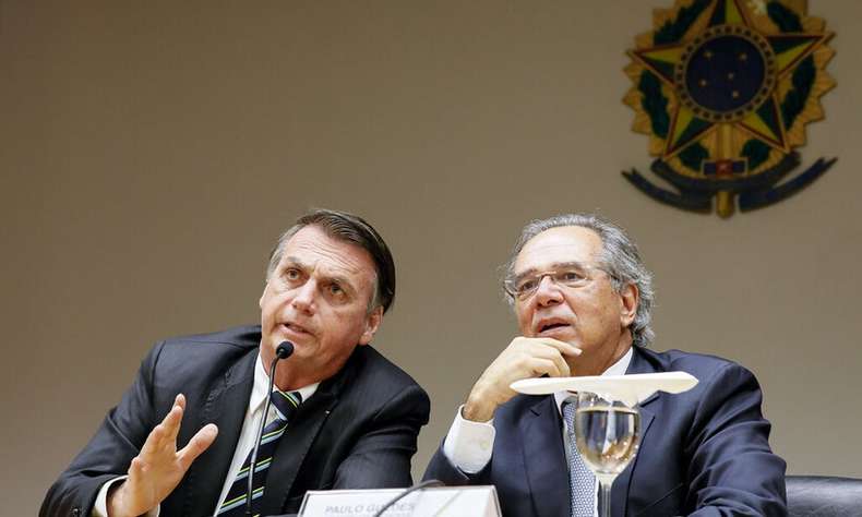 Bolsonaro rebate Paulo Guedes após críticas a governos militares e cita Rogério Marinho